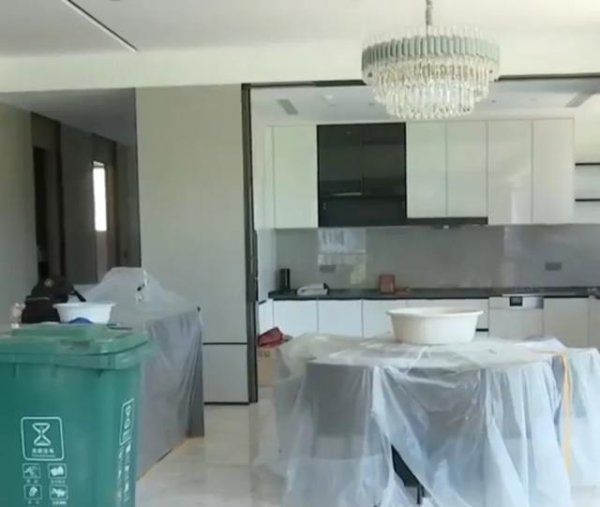 专业配资查询门户 女子花1080万买公寓270万装修，入住前家突然被淹！“漏了一两吨水”